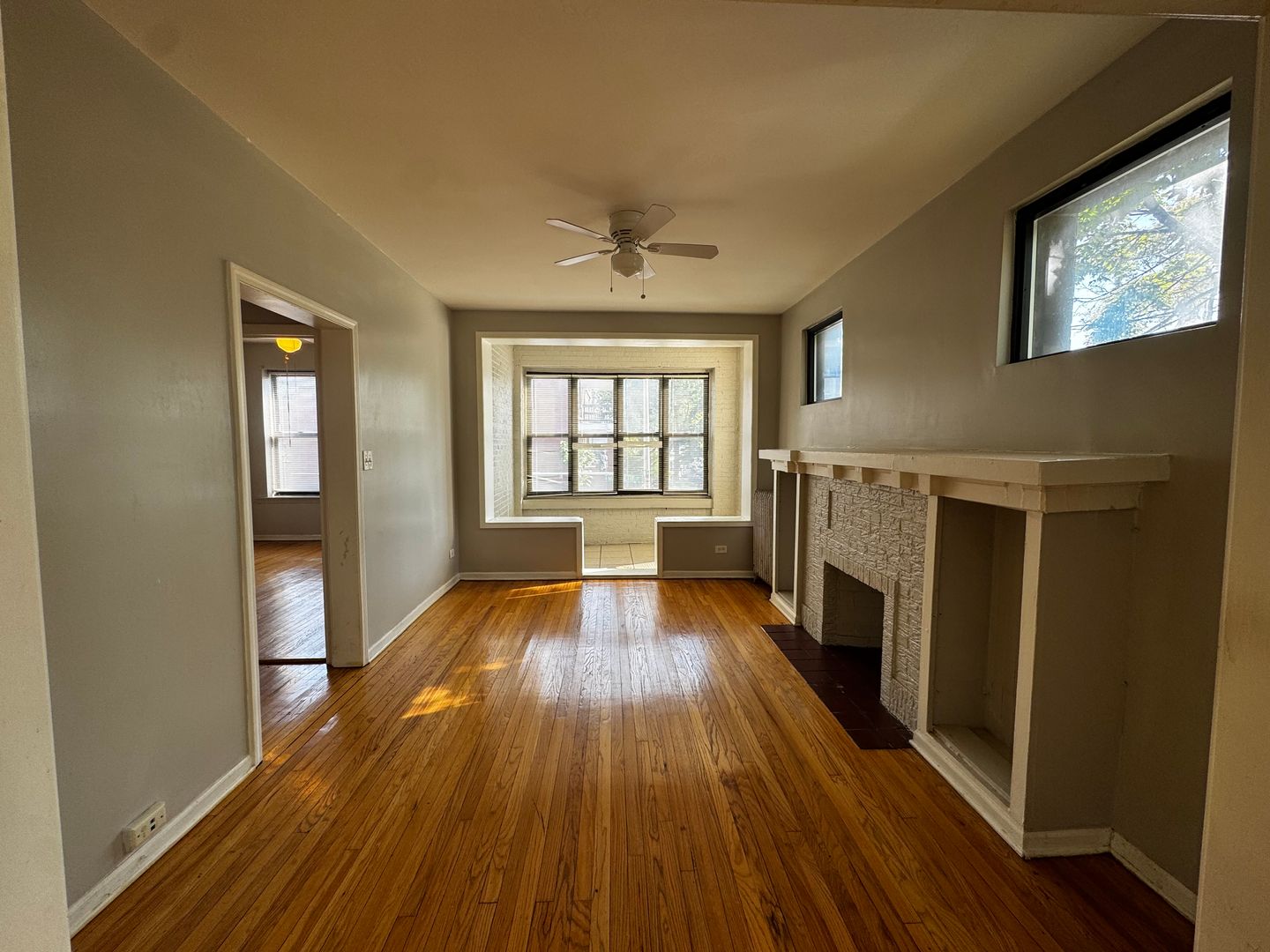 Chicago Apartment: 7654-58 S Marquette Ave / 2664-66 E 77th St