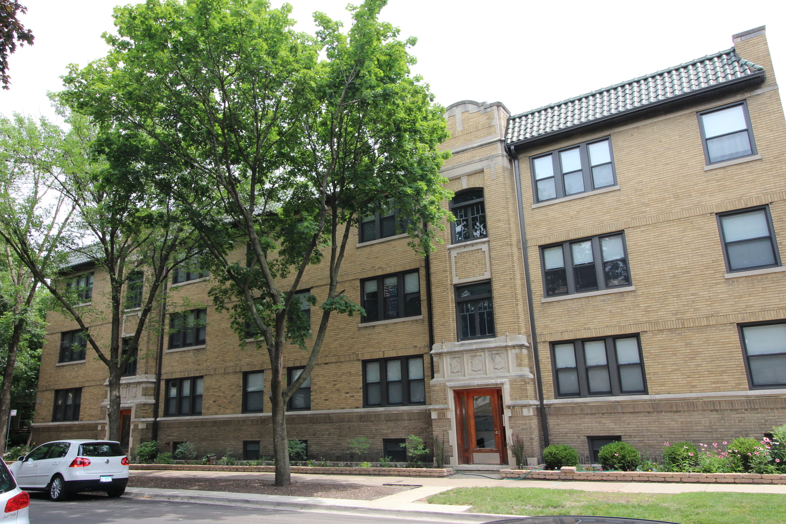 Chicago Apartment: 3715-21 N. Leavitt