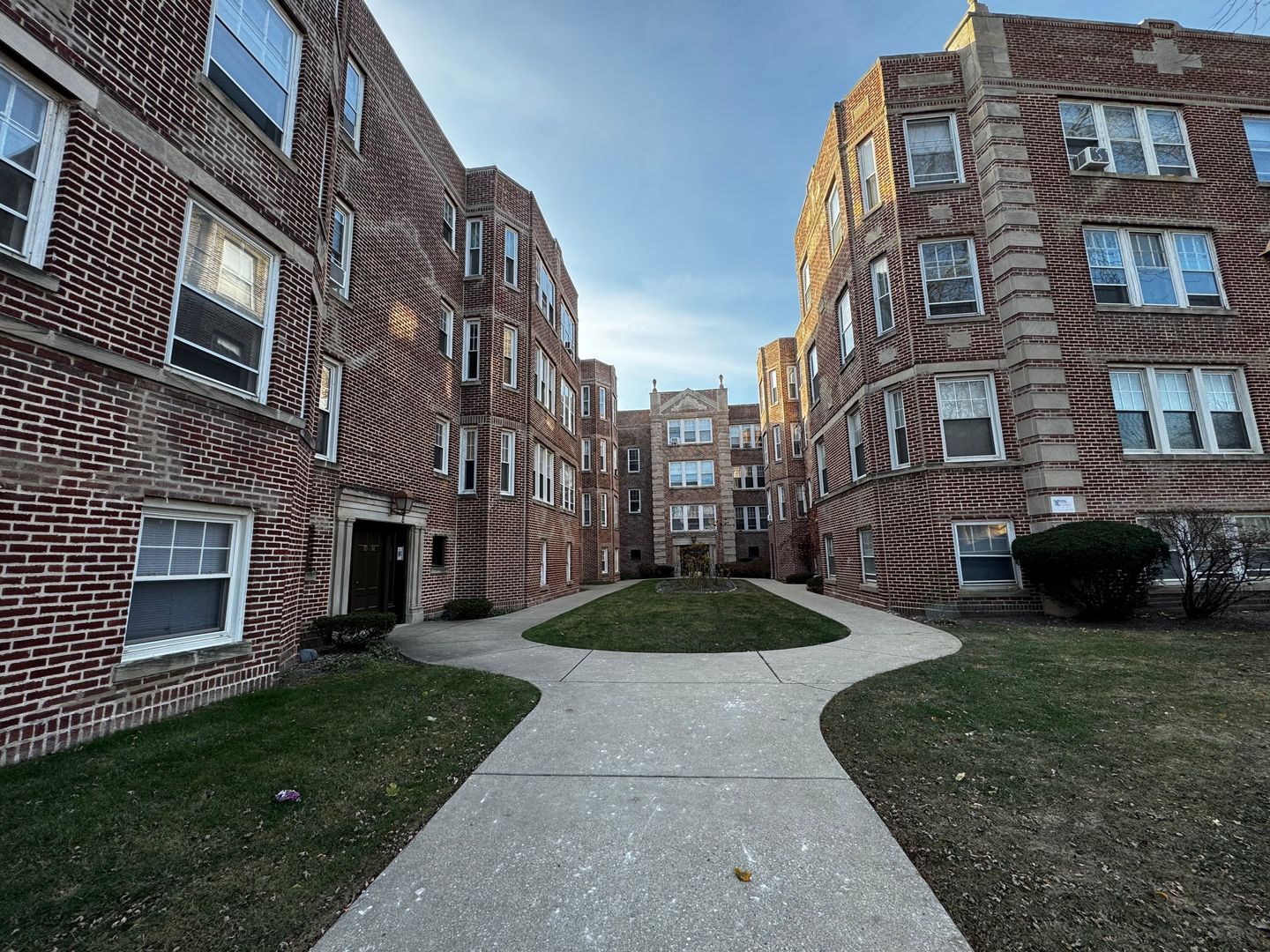 Chicago Apartment: 7014-22 N Sheridan Rd