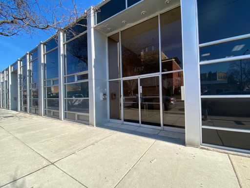 Private Clean Small Office w/Parking. Lincoln Ave in Peterson/West Ridge/Lincolnwood area – photo 1