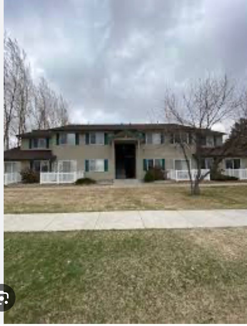 Preston Apartment: 250 E 400 N