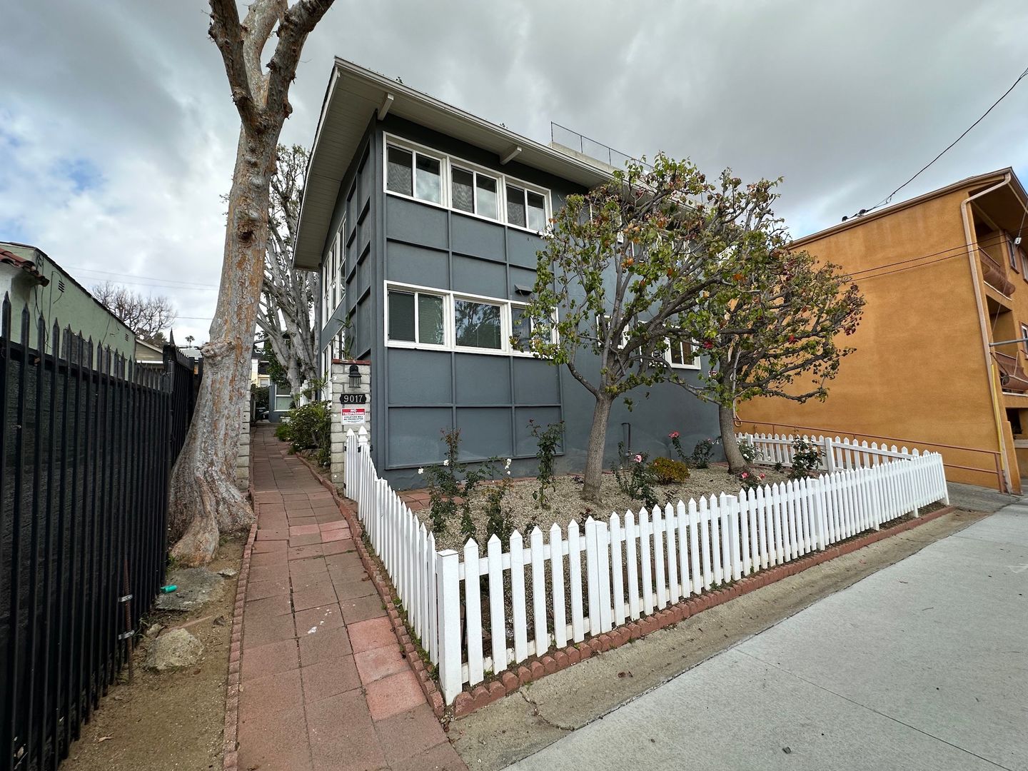 West Hollywood Apartment: 9017 Harratt St.