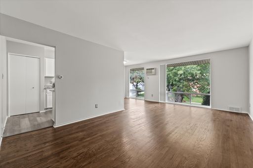 Lincoln Apartments-1 Bed/1 Bath~Find Your Next Place in Royal Oak! Get September FREE when you apply and are approved today! Limited-time offer:apply now! – photo 1