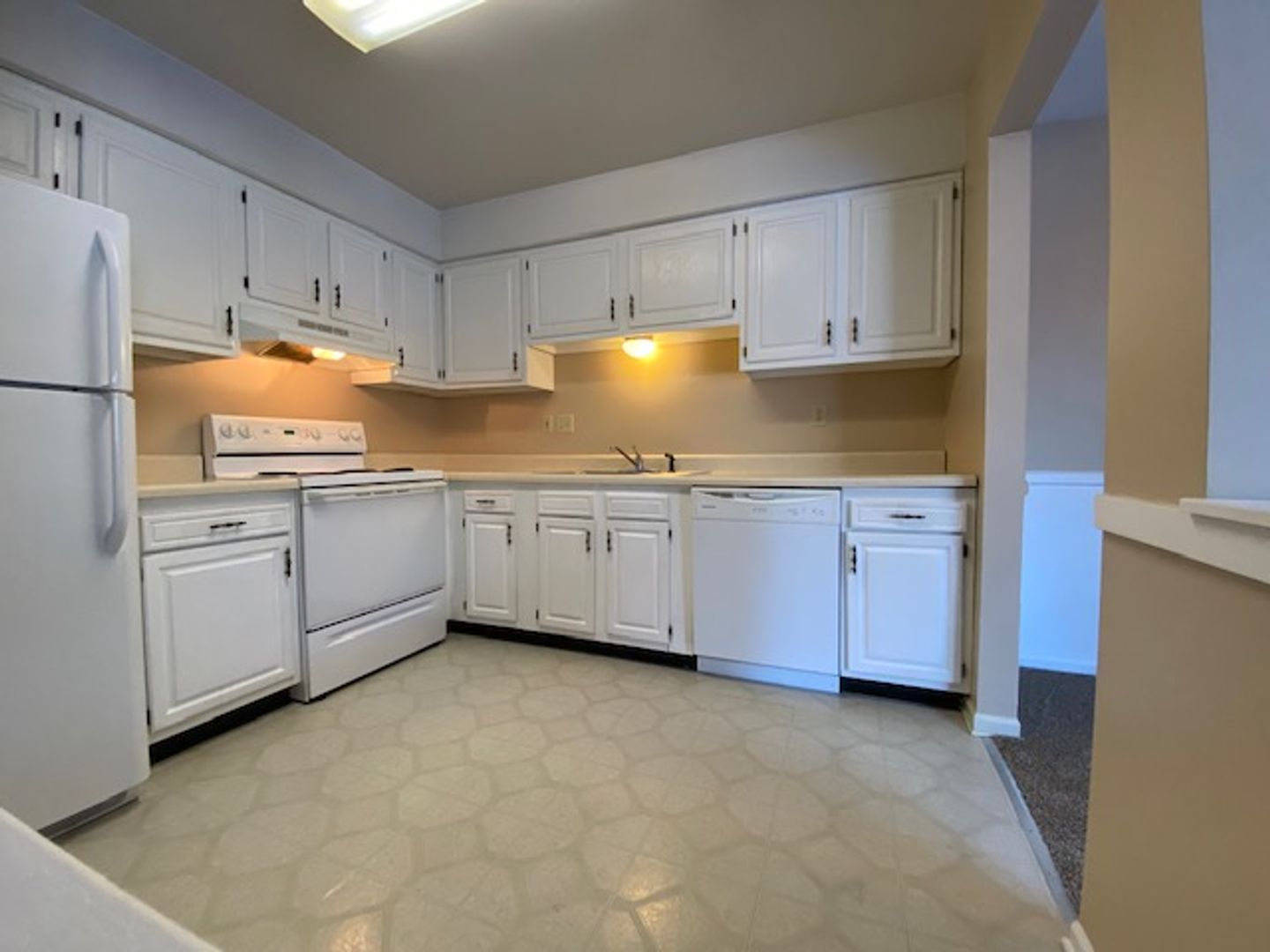 Grand Blanc Apartment: 12273 Woodside Drive