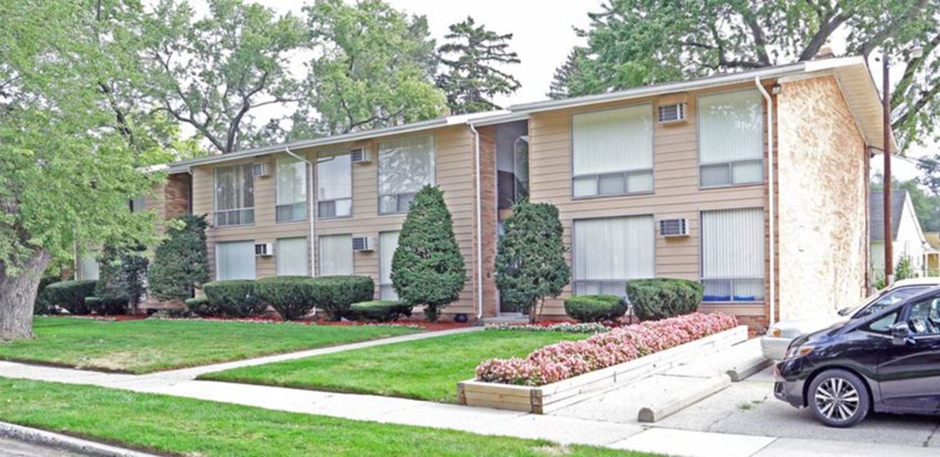 Lincoln Apartments 2 of 2