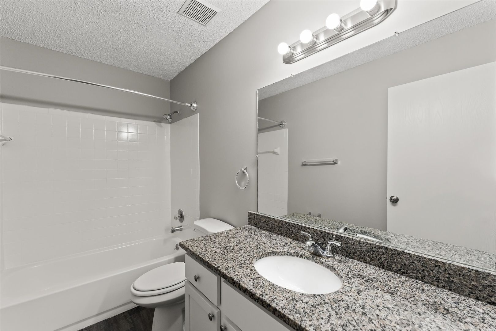 Emerald Apartments 5 of 27
