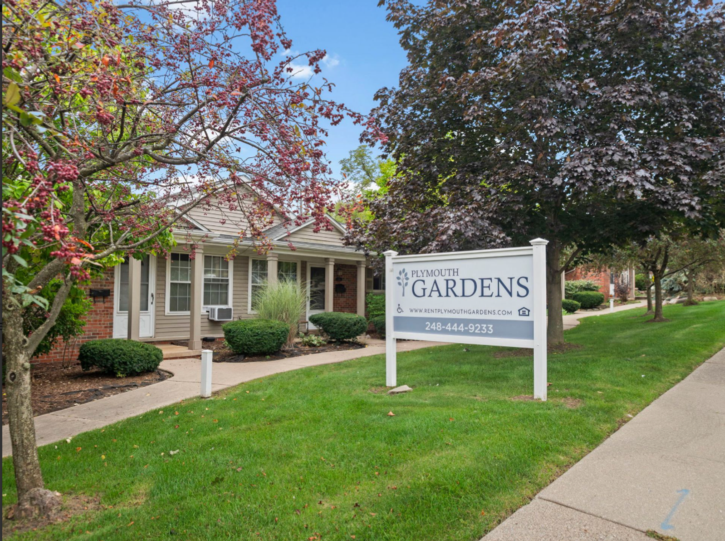 Plymouth Apartment: 230 Plymouth Road