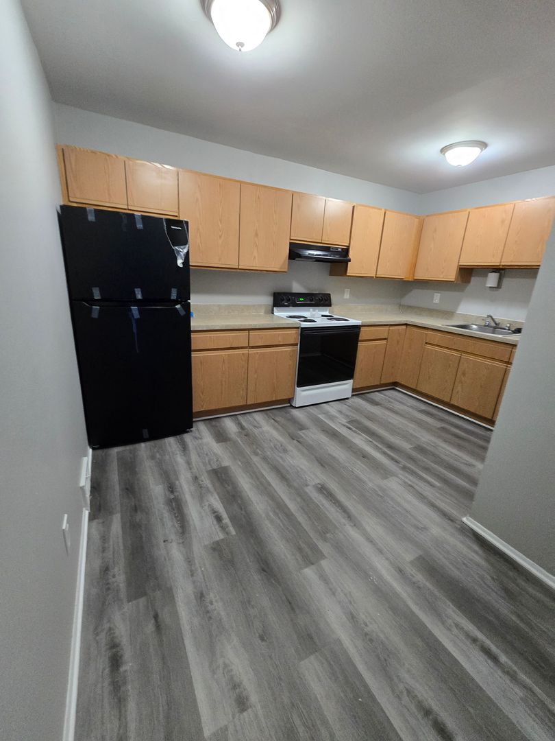 Ferndale Apartment: 455 W Marshall