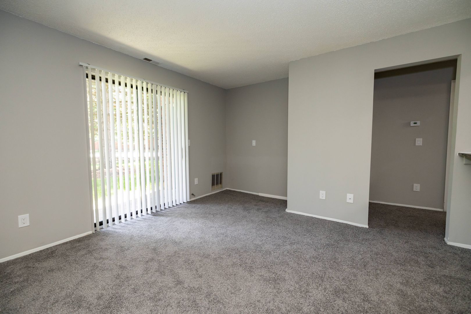 Madison Heights Apartment: 300 E 13 Mile Rd