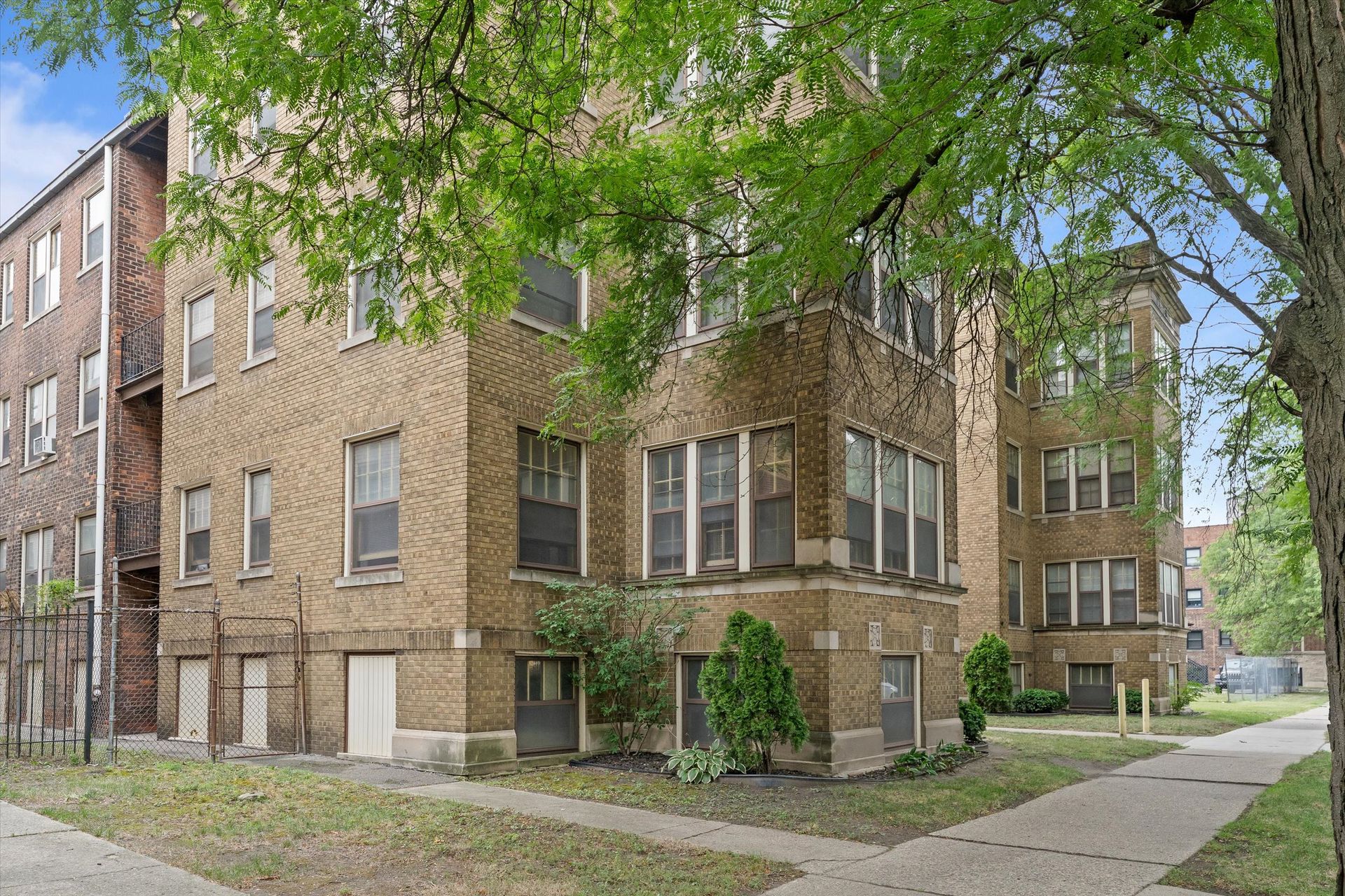 691 Seward 4 of 12
