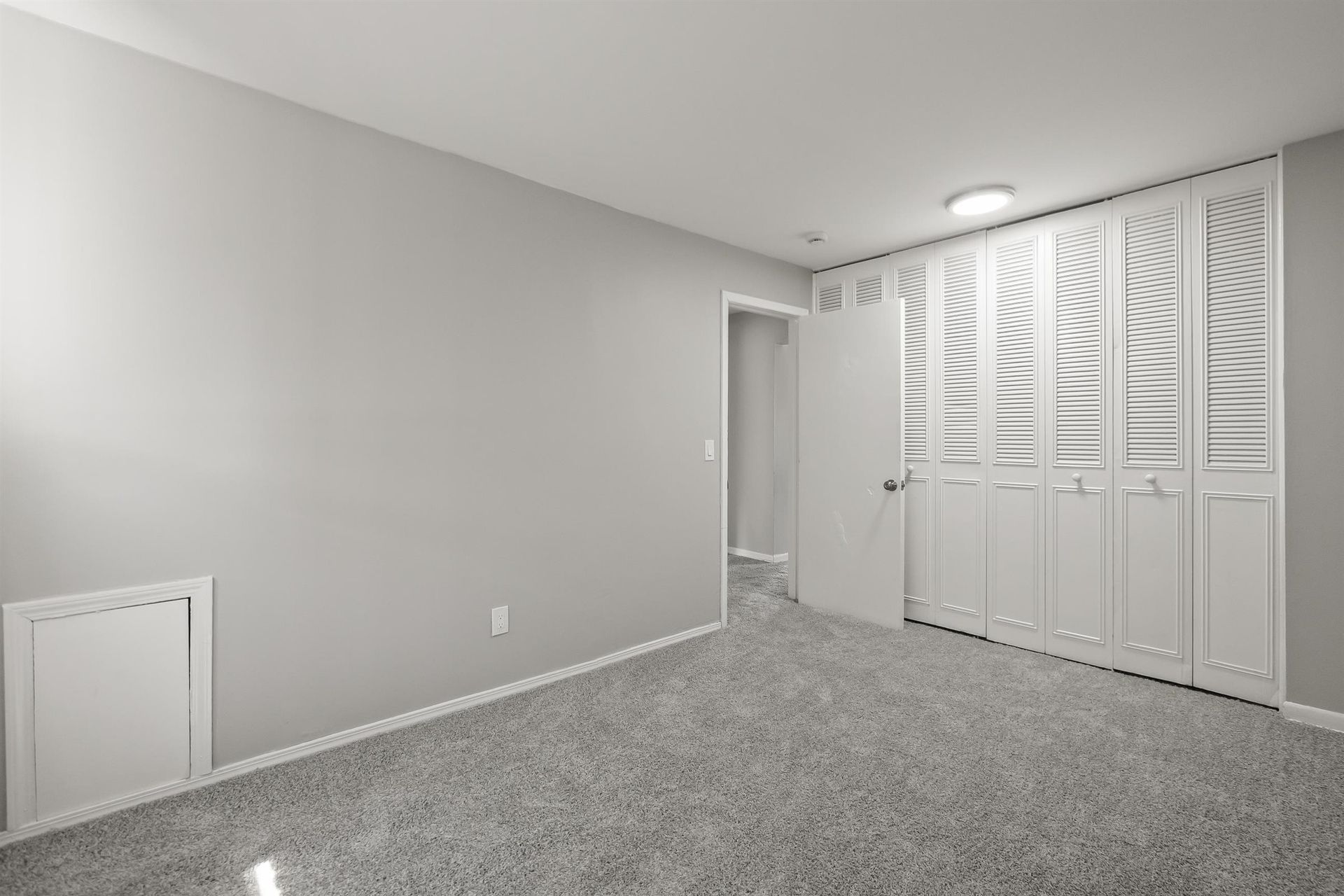 Sterling Hill Apartments (51501 Mound LLC) 8 of 12
