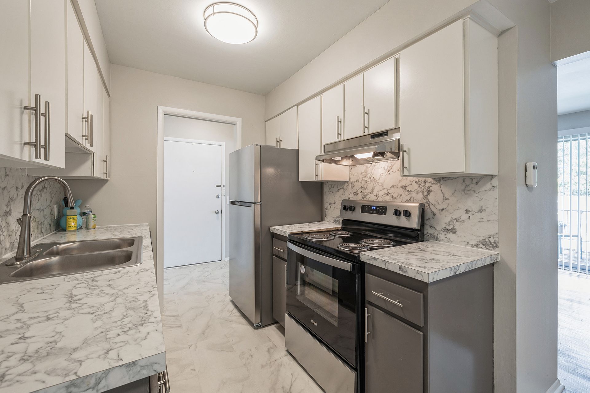 The Ivanhoe Apartments 4 of 12