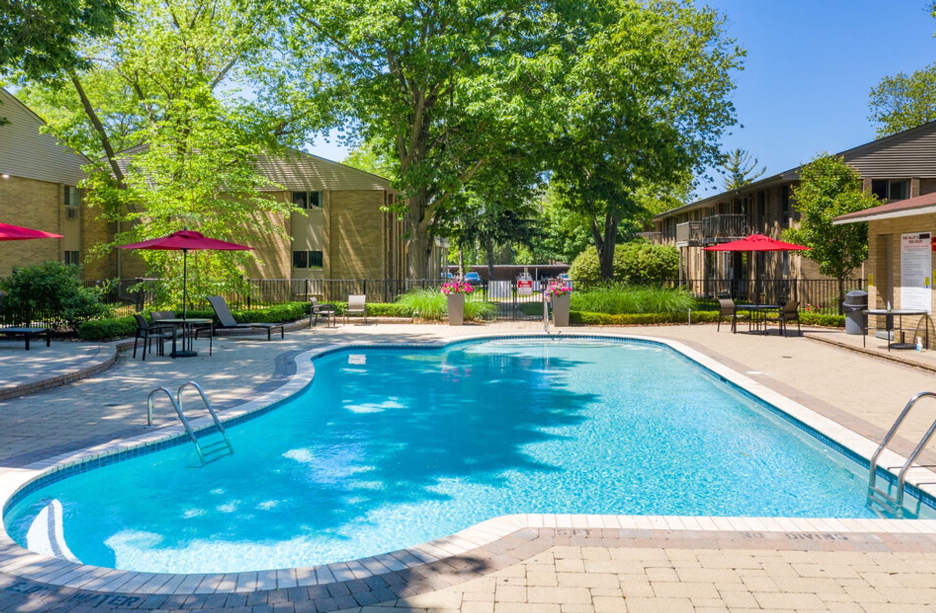 Pool at The Ivanhoe Apartments (3 of 3)