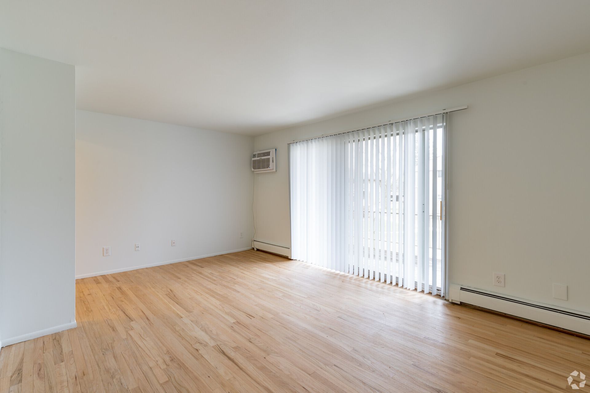 The Ivanhoe Apartments 8 of 12