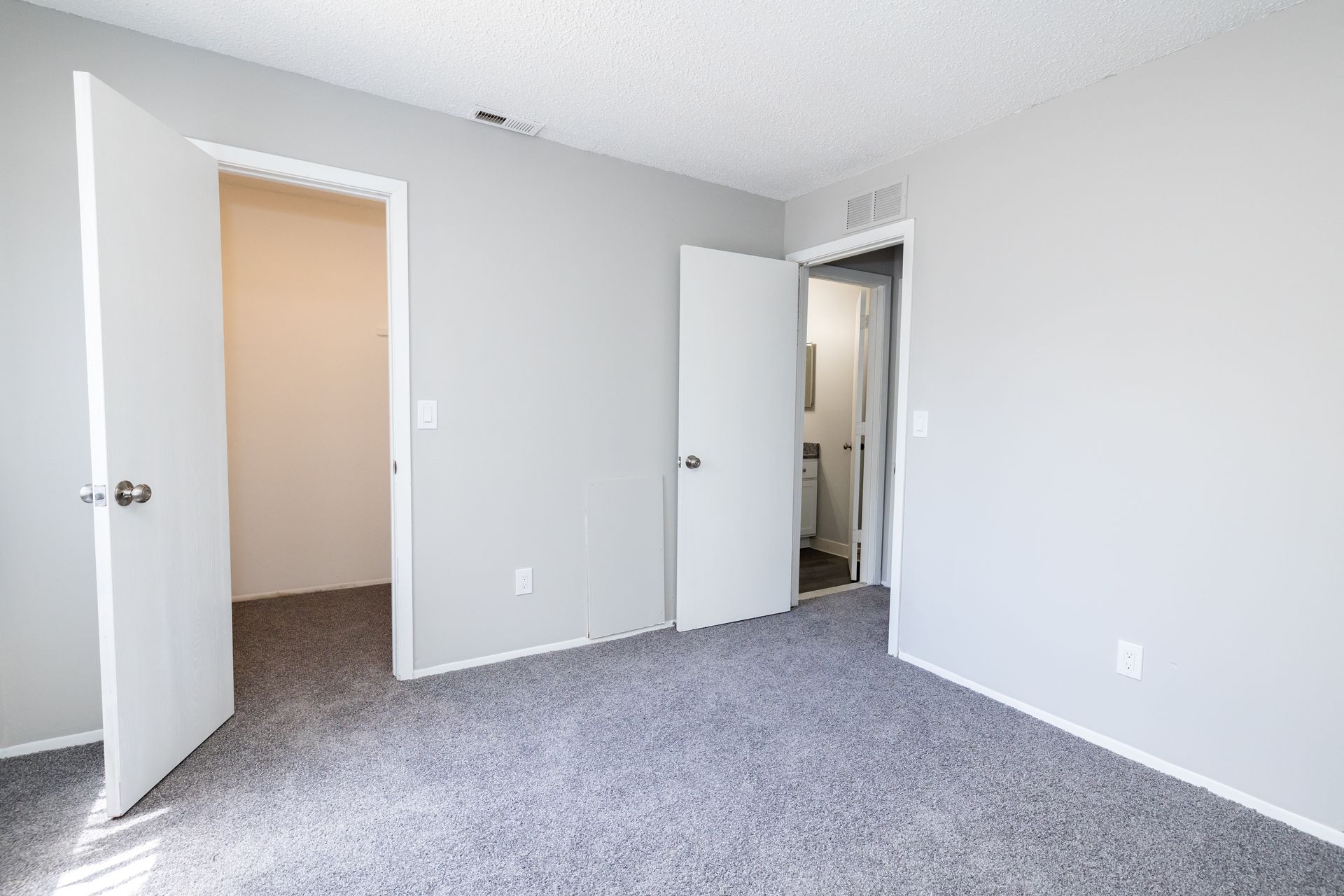 Emerald Apartments 10 of 12