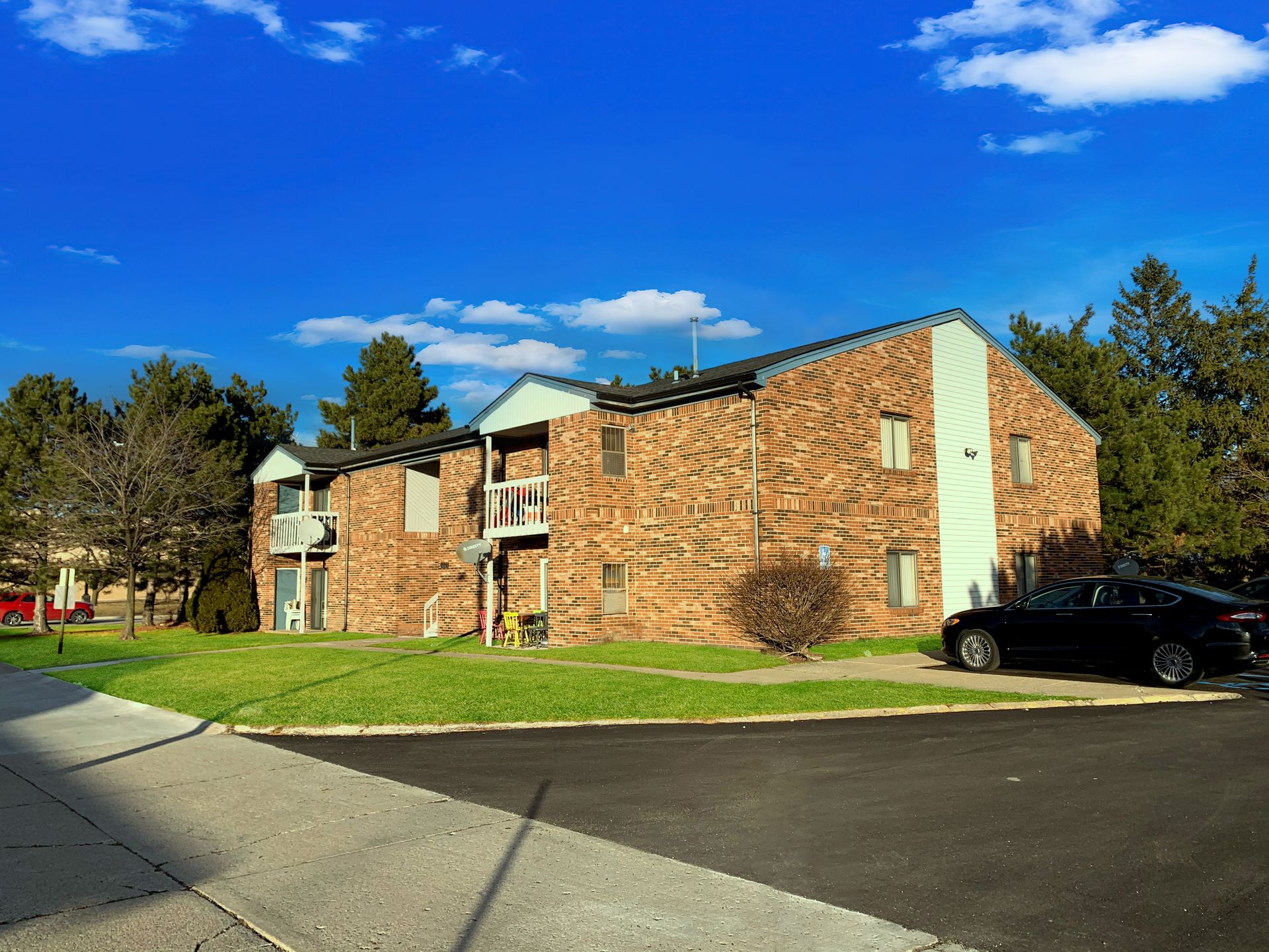 Emerald Apartments 3 of 52