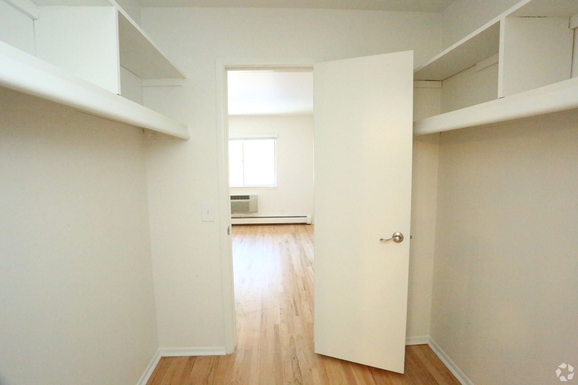 The Ivanhoe Apartments 9 of 12