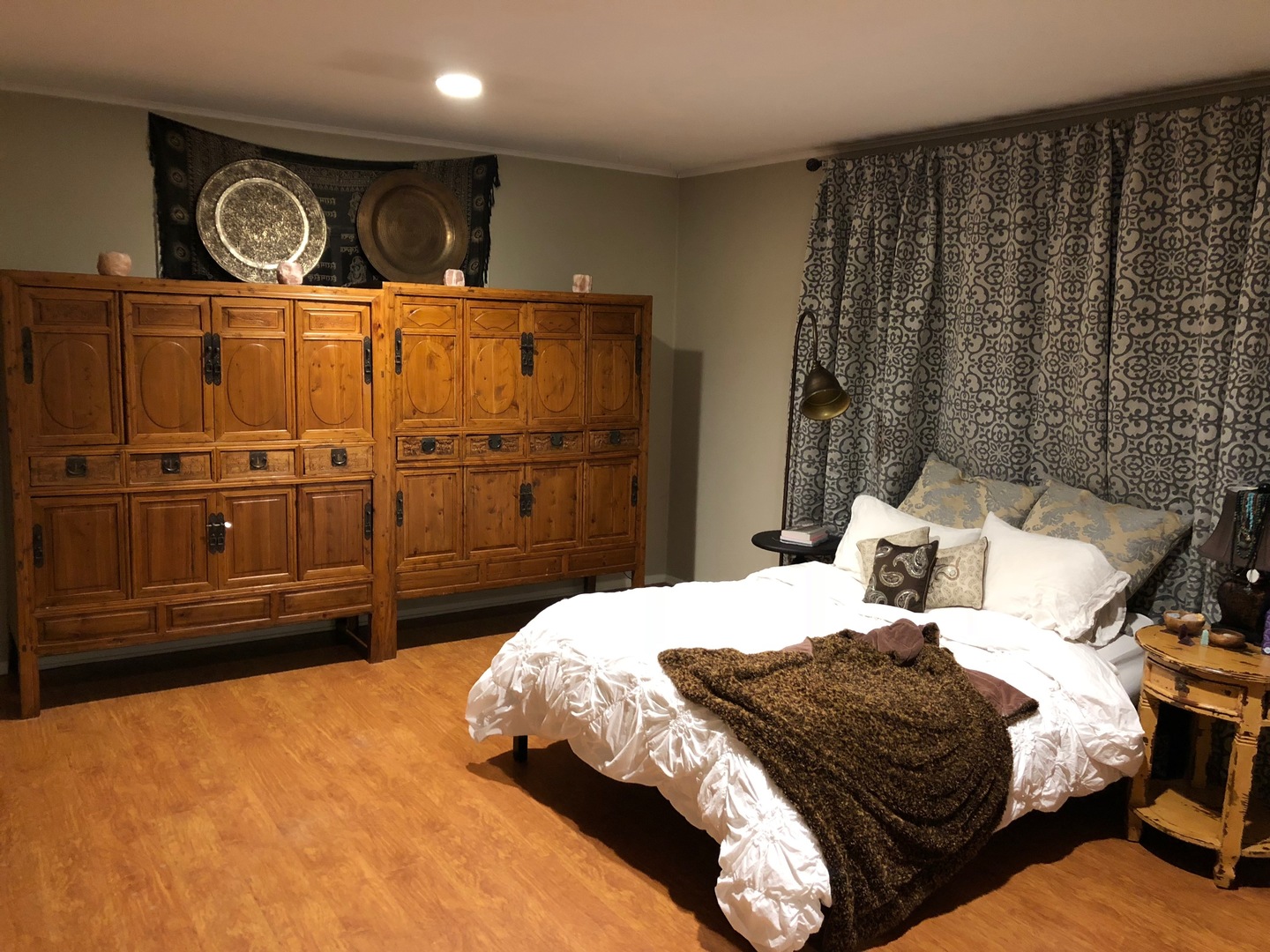 Glendale Apartment: 1172 Alameda Ave.