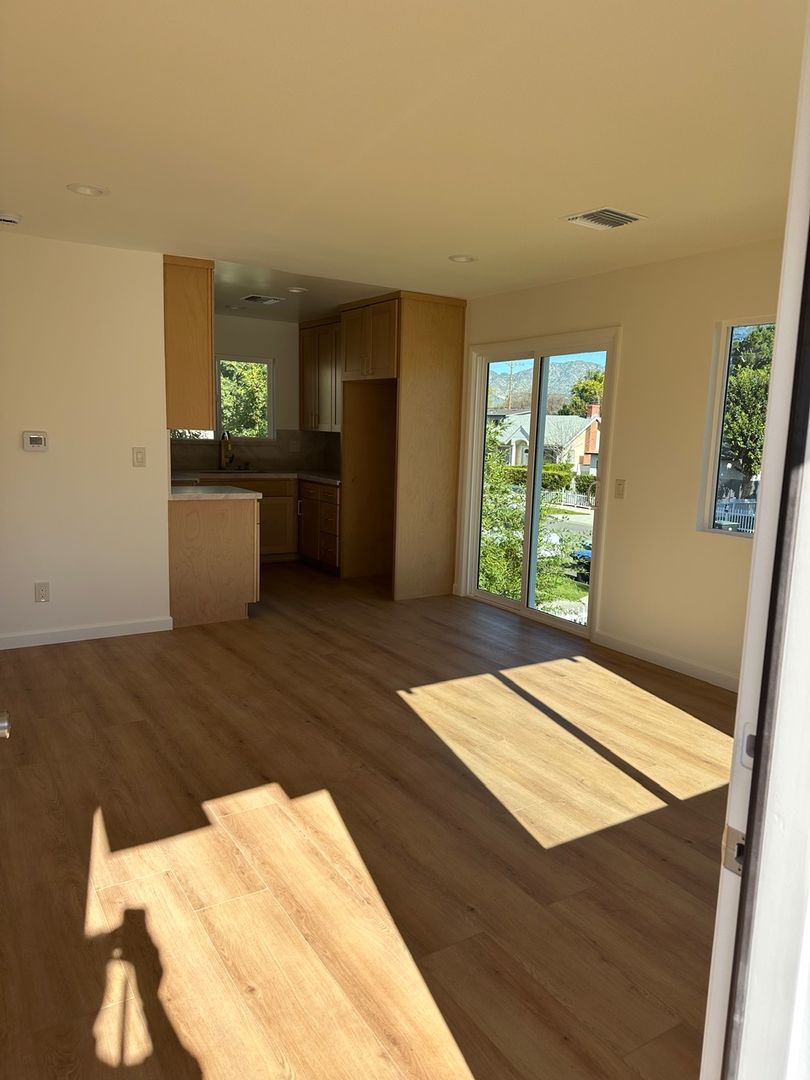 Burbank Apartment: 135-137 N Florence St.