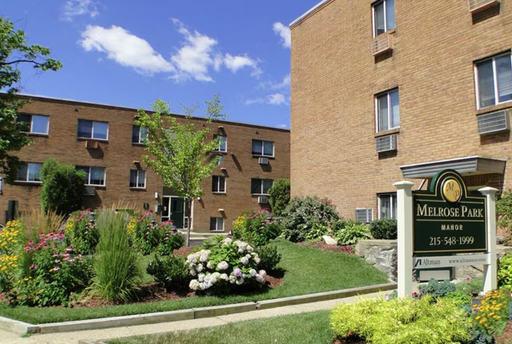 Partially Renovated Jr One Bedroom – photo 1