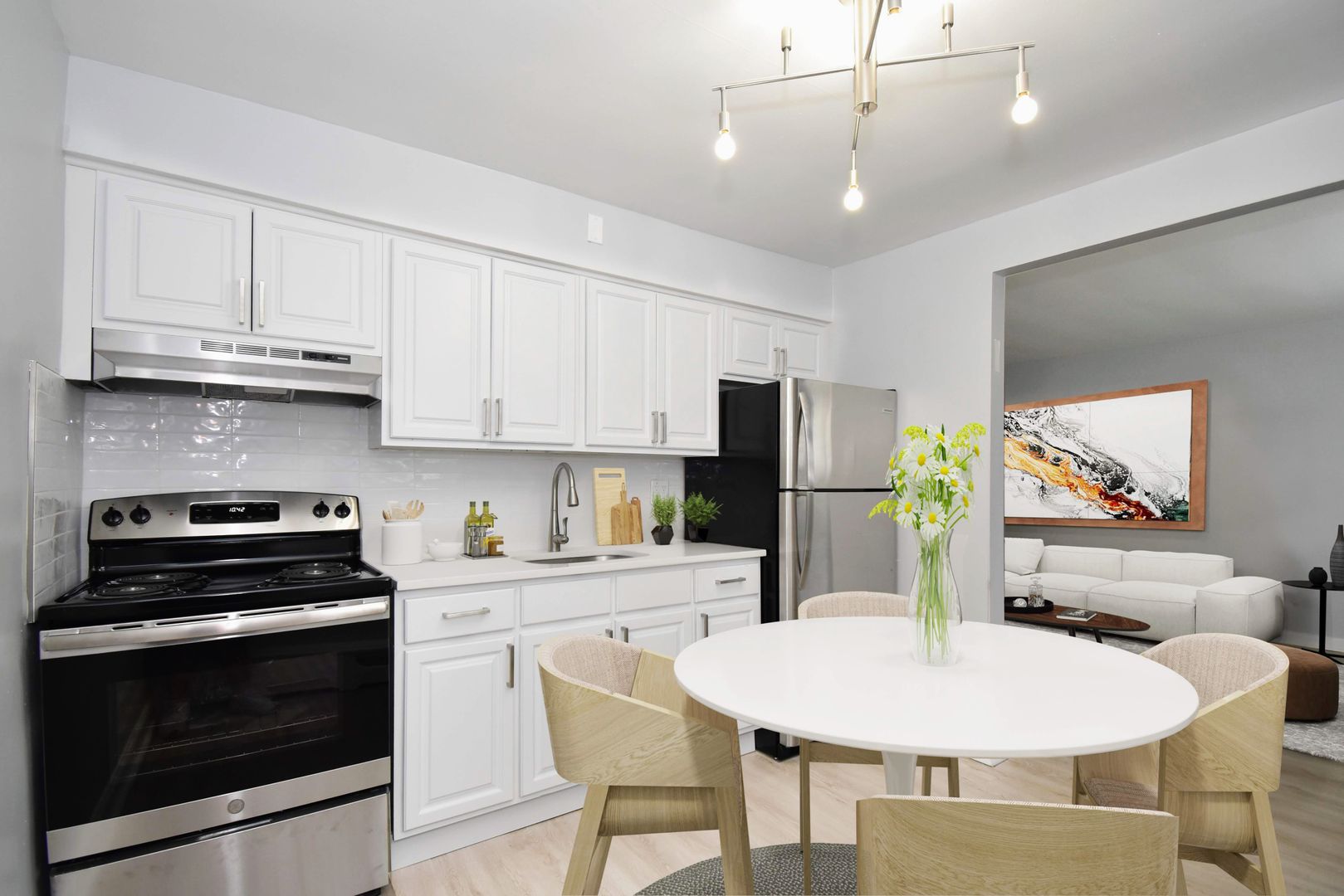Levittown Apartment: 7200 Marion Ave