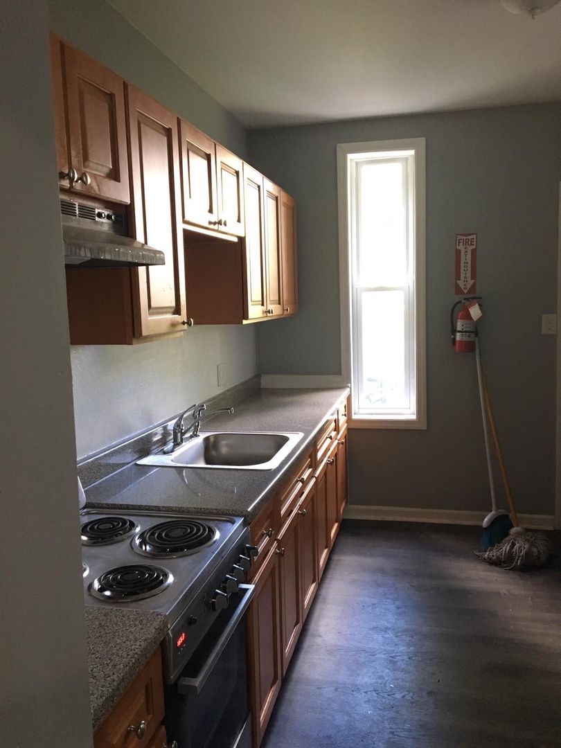 Trenton Apartment: 746 Centre St