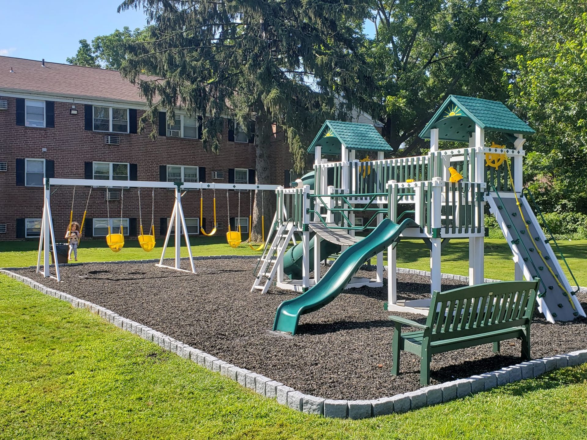 Levittown Apartment: 7200 Marion Ave