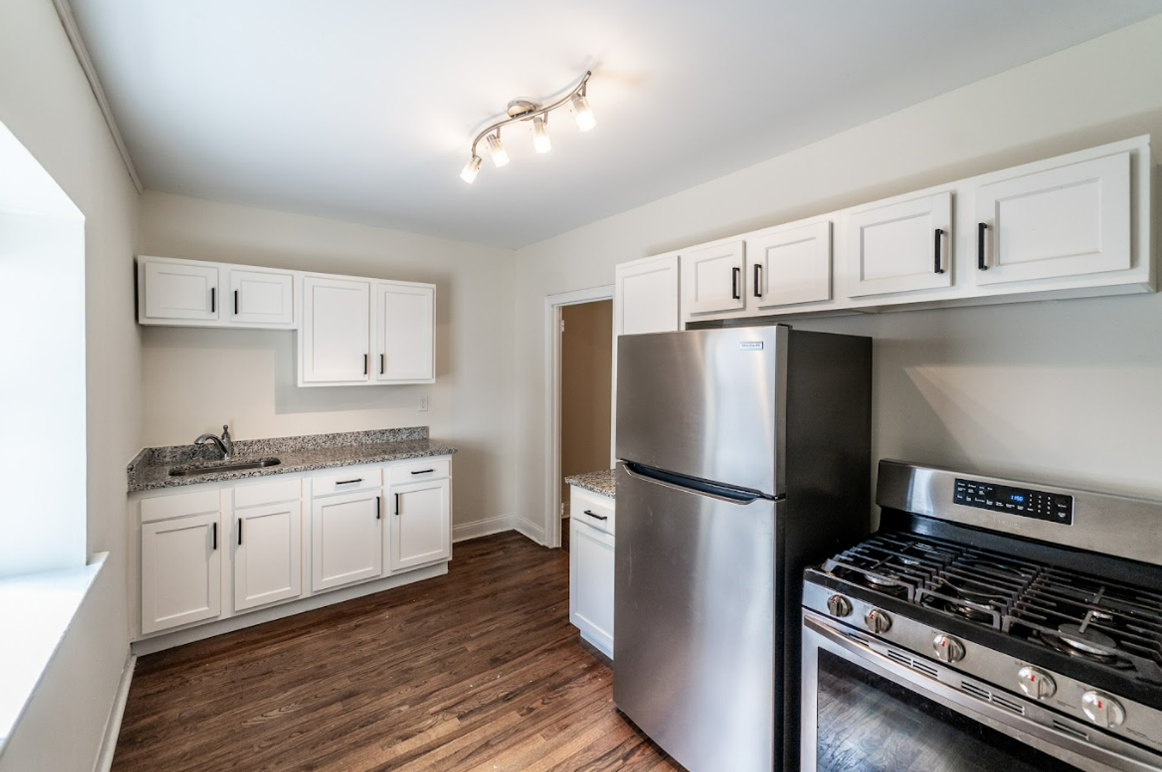 Cincinnati Apartment: 1922 Hopkins Avenue