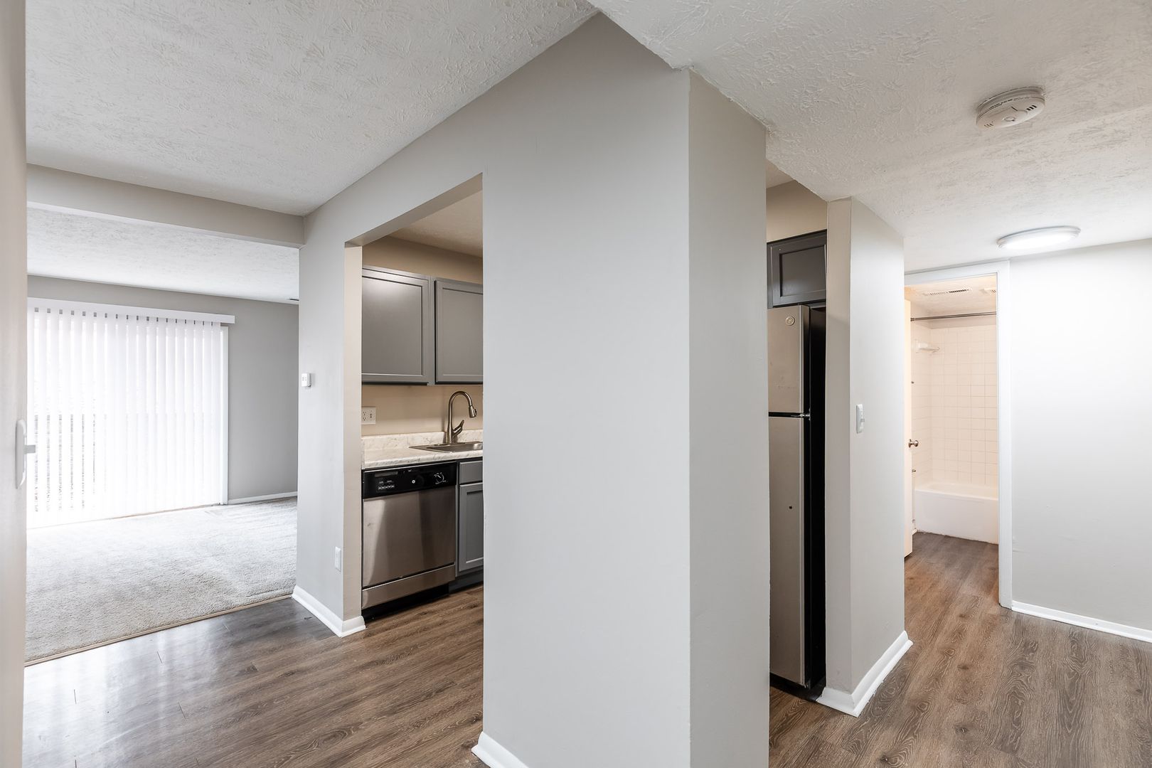 605 Hanna Ave Apartments 2 of 12