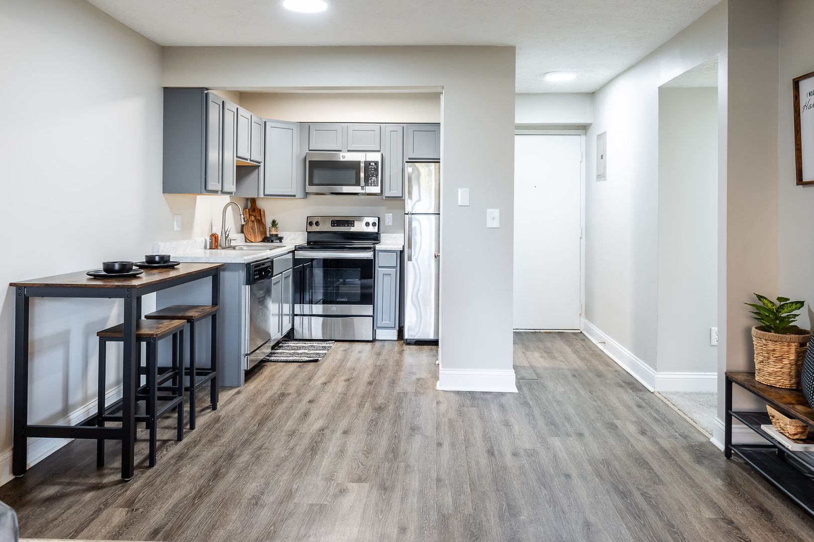 Cincinnati Apartment: 603 Hanna Ave