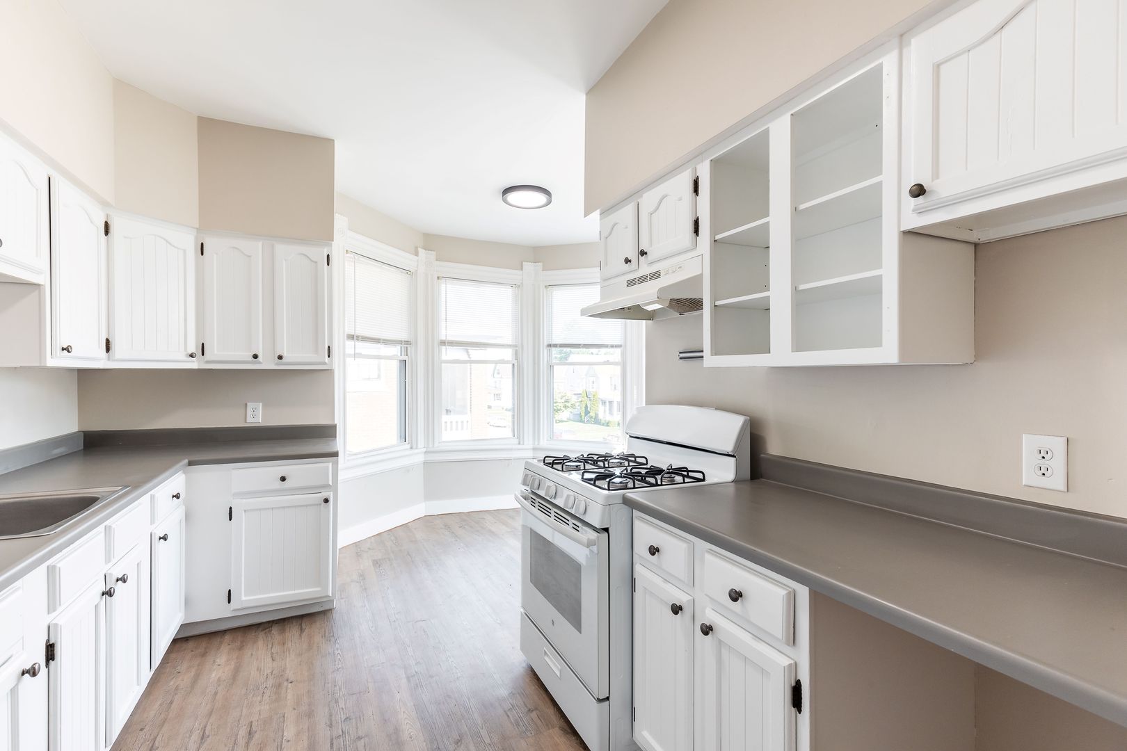 Cincinnati Apartment: 1949 Hudson Avenue