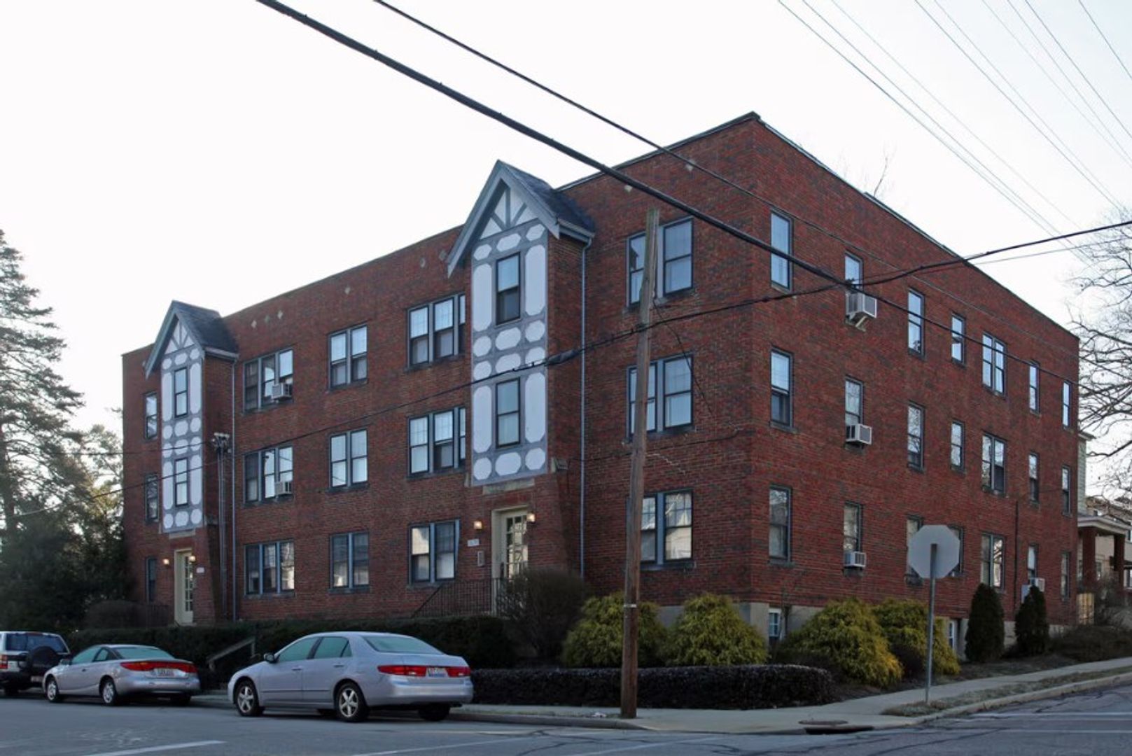 Cincinnati Apartment: 1831 Courtland Ave.