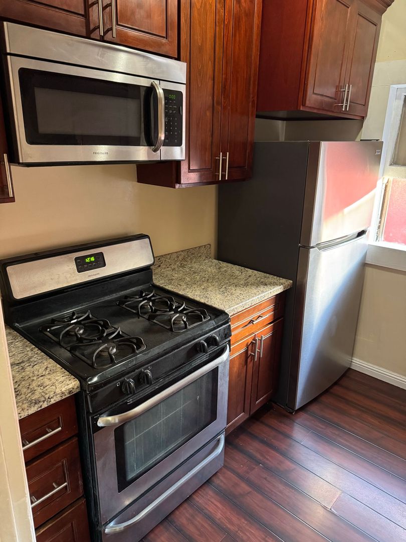 Los Angeles Apartment: 2600-2614 S San Pedro Street
