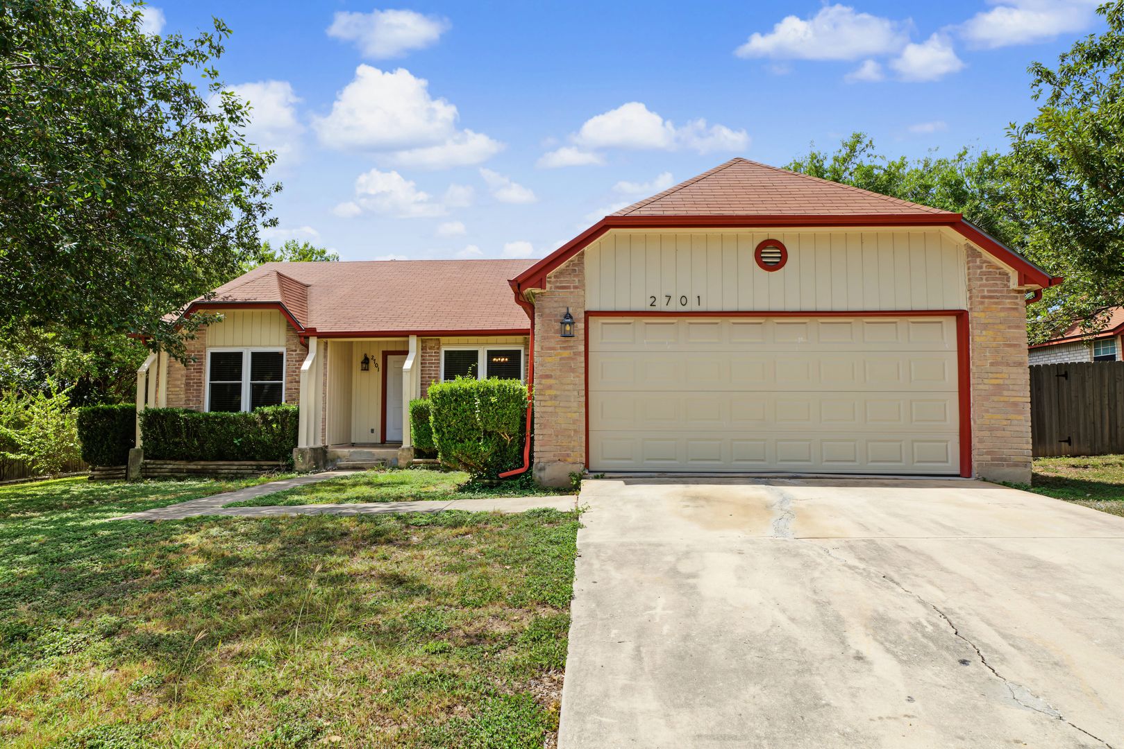 Schertz House: 2701 Hillview Lane
