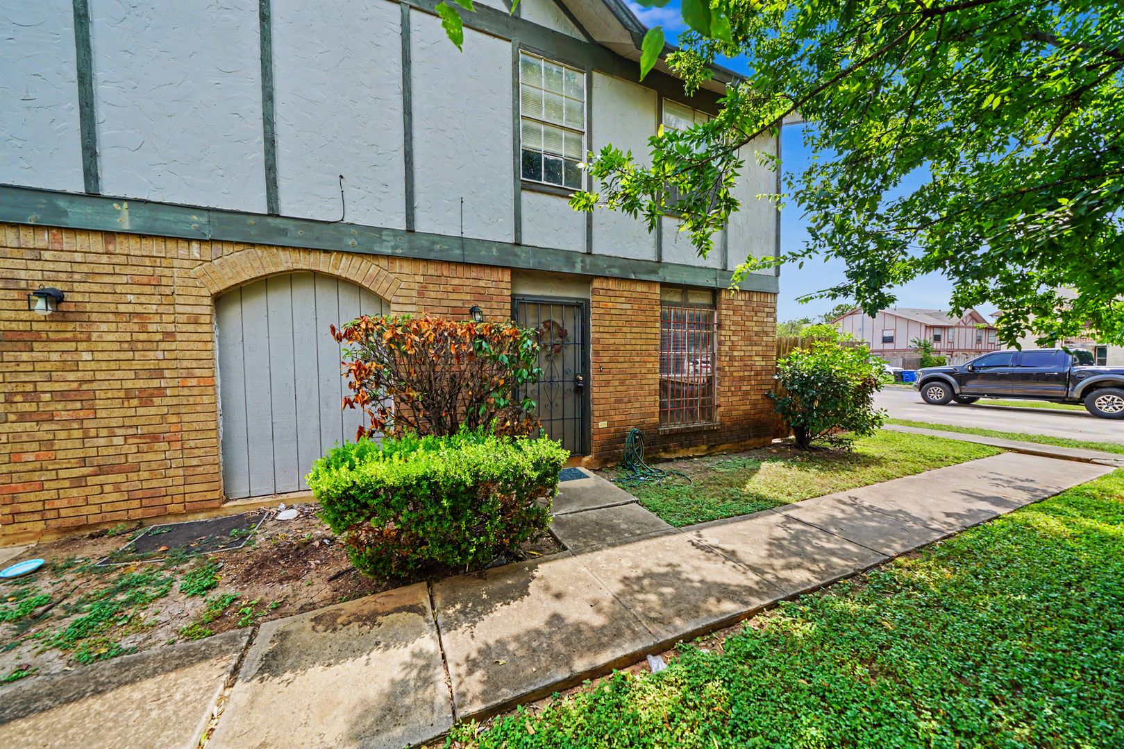 San Antonio Apartment: 5216 Meadow Field Ave.