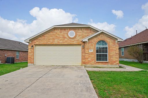 Spacious Single-Story Home with Solar Panels - Realtor Commission: $500 – photo 1