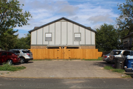 Lovely Town home living. Realtor Commission: $500 – photo 1