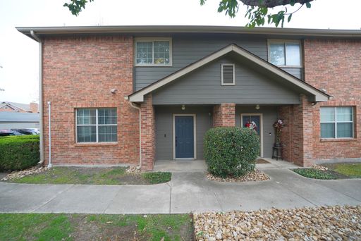 Delightful Condominium in the heart of the Medical Center. Realtor Commission: $500 – photo 1
