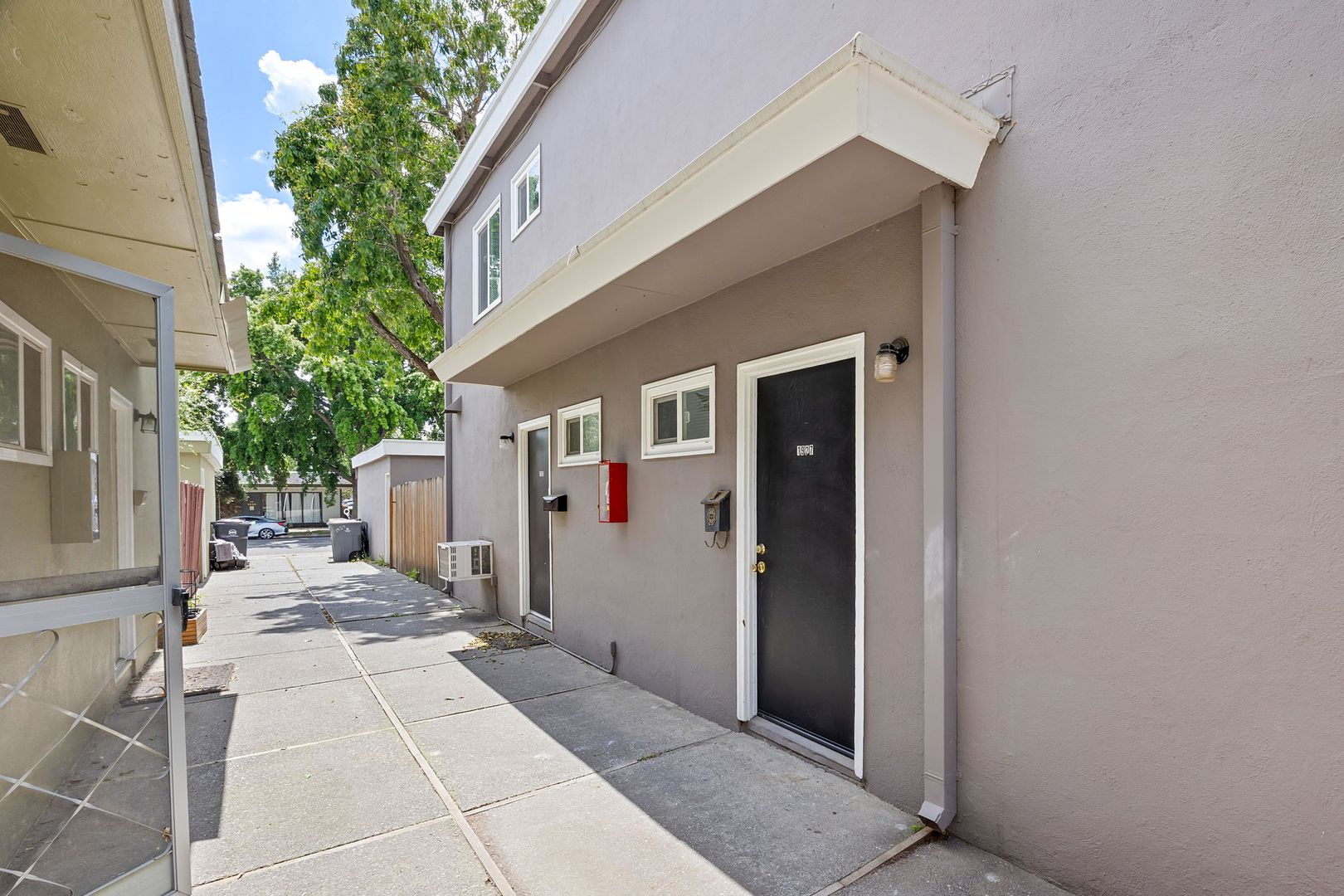Davis Apartment: 1921-1927 E 8th Street