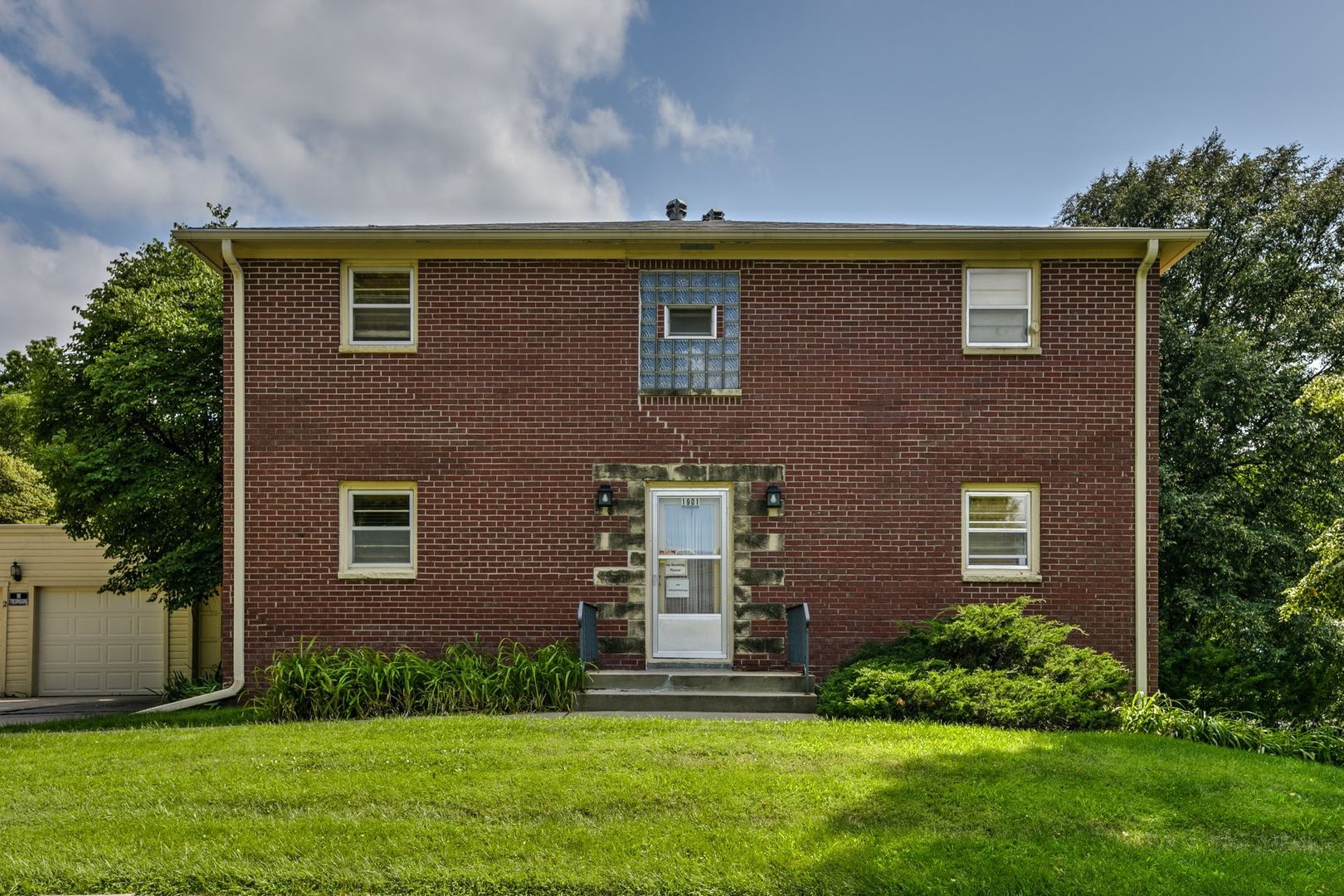 Lincoln Apartment: 1901 E Street