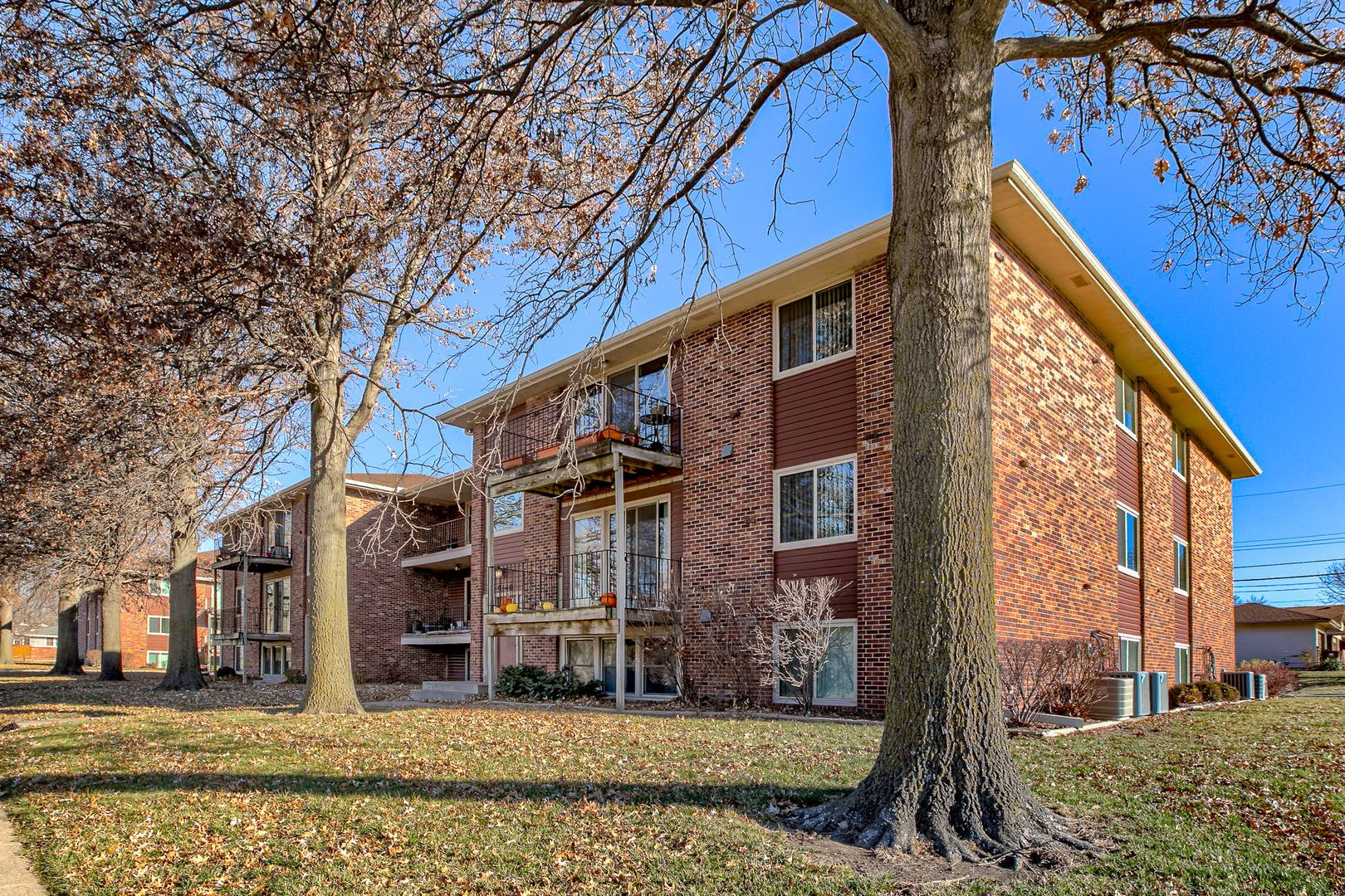 Lincoln Apartment: 4801 Claire Avenue