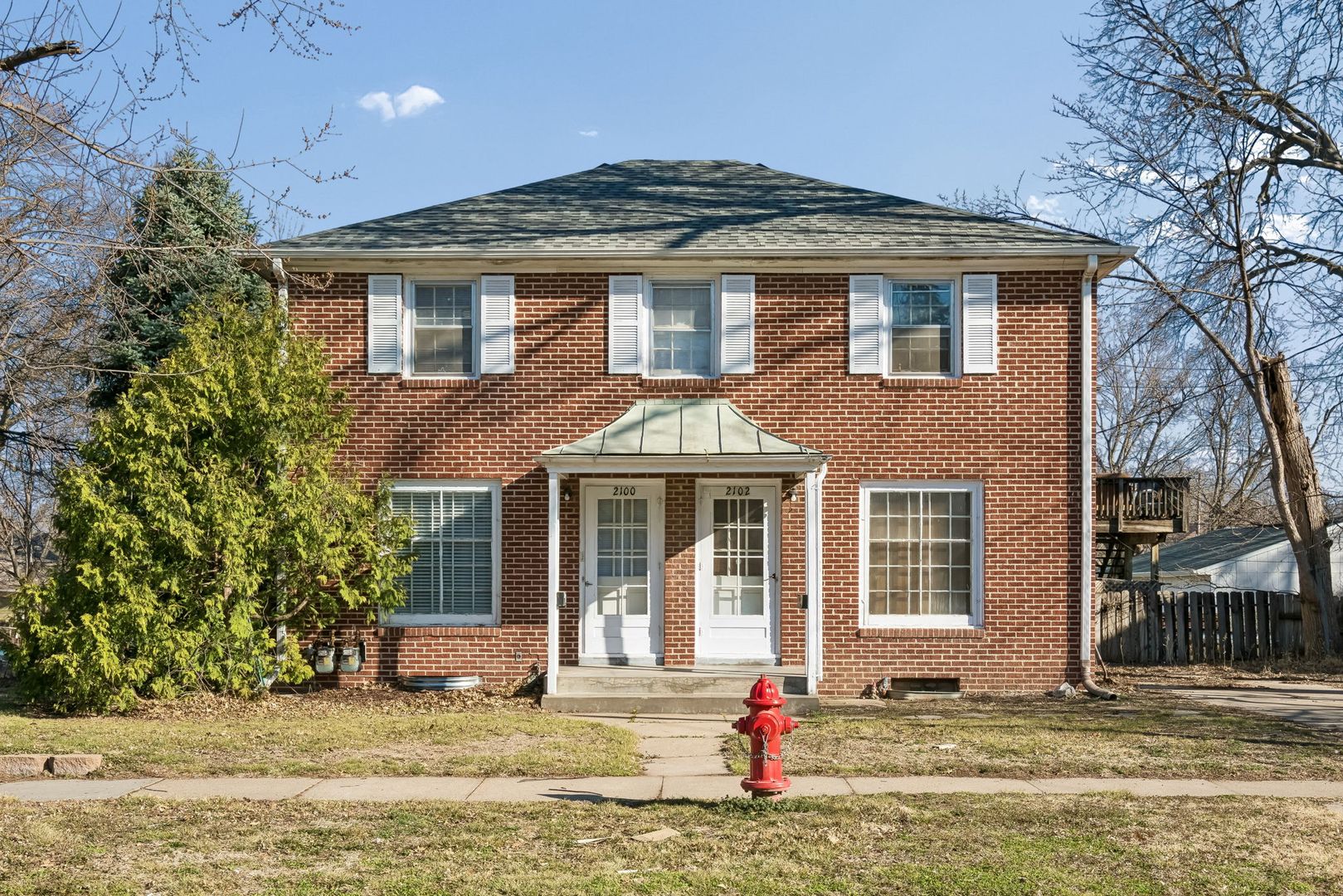 Lincoln Apartment: 2100 Sumner St