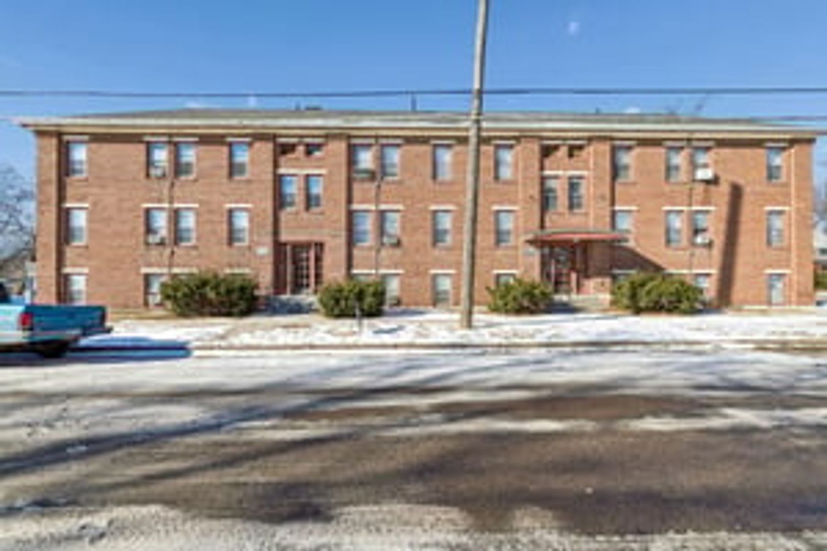 Lincoln Apartment: 2535 N 49th St