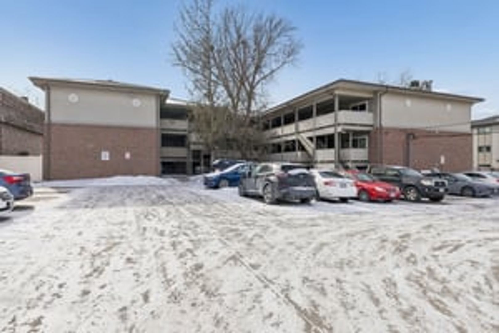 Lincoln Apartment: 2504 Vine Street