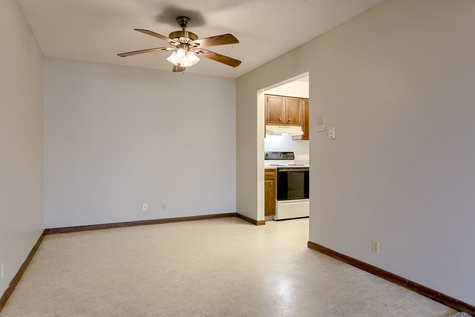 Lincoln Apartment: 4801 Claire Avenue