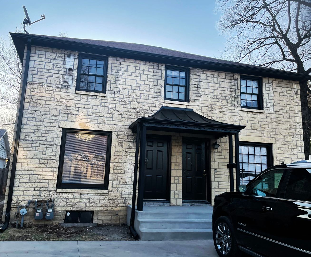 Lincoln Apartment: 2044/2046 S 20th St