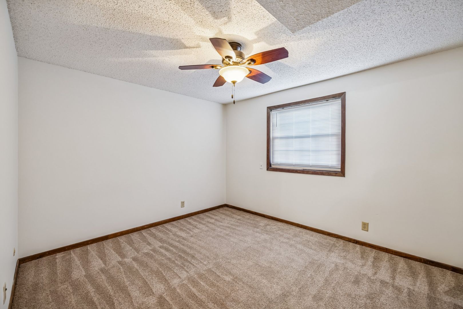 Waverly Apartment: 10330 N 140th St