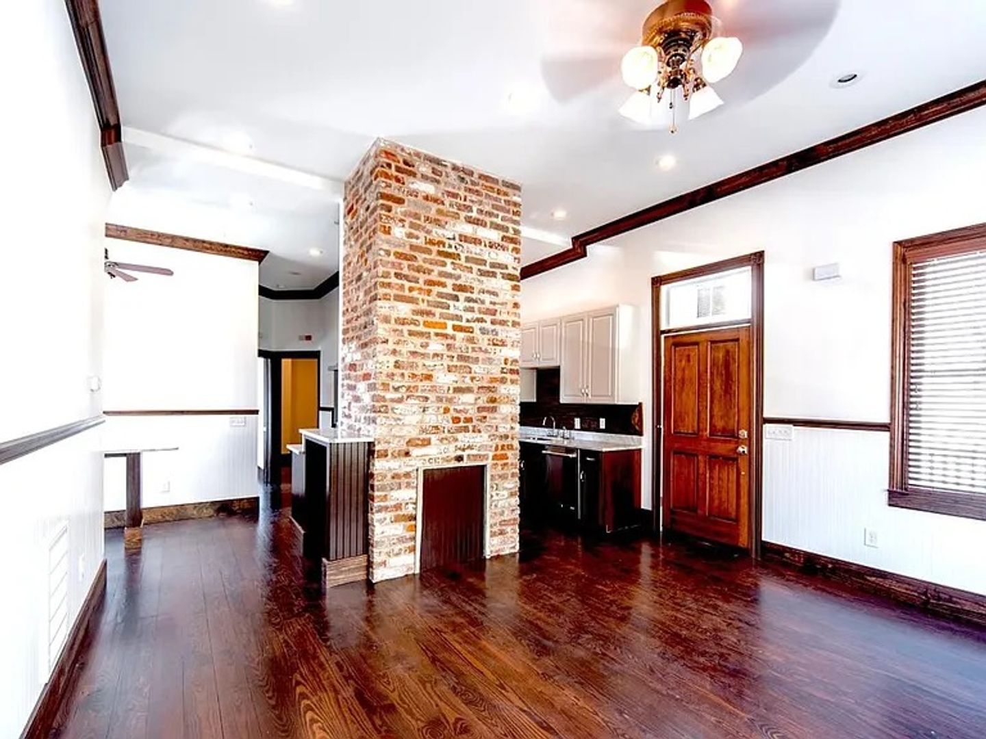 Charleston Apartment: 29 Society Street