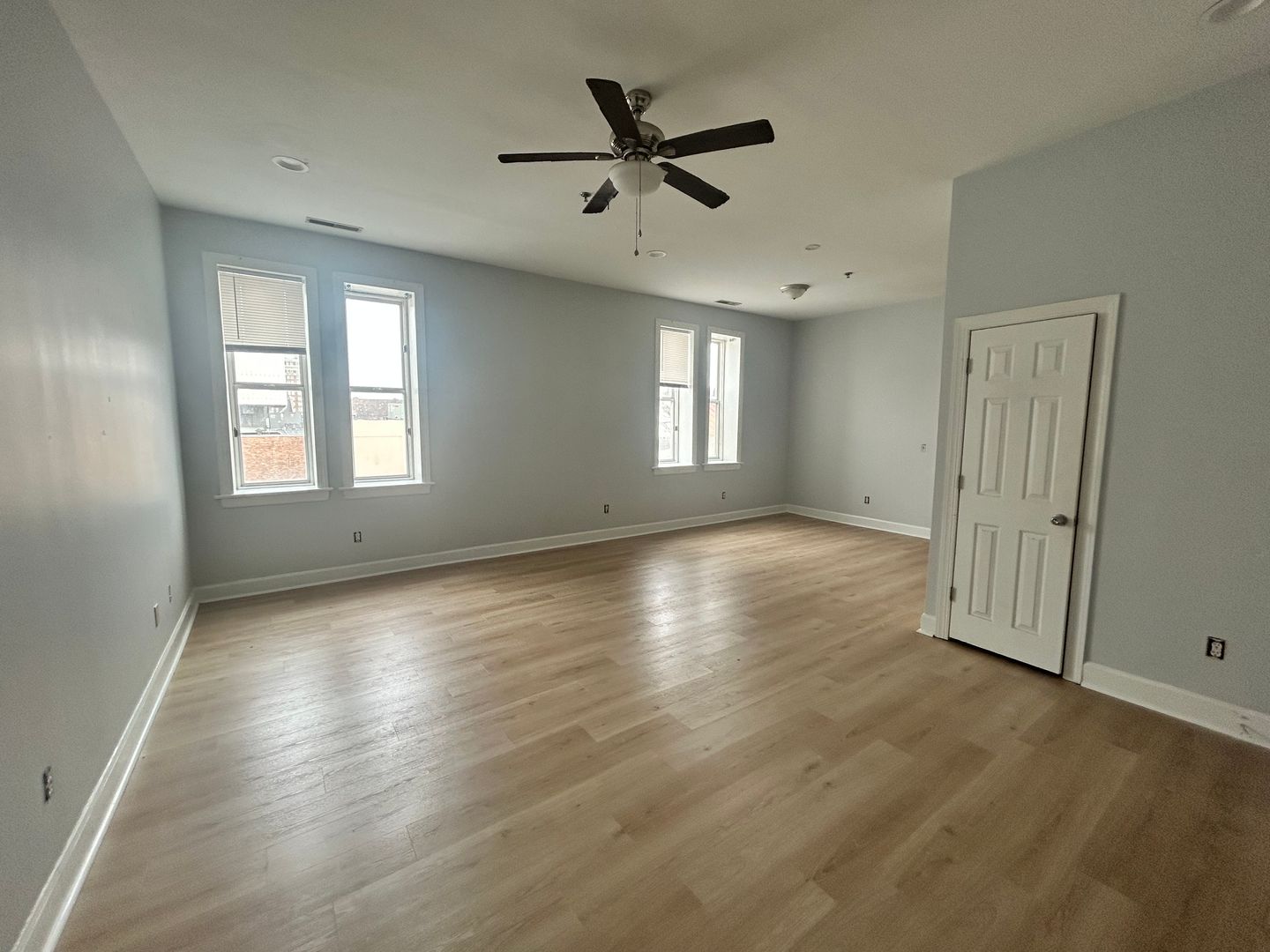 Charlston Apartment: 289-291 King St