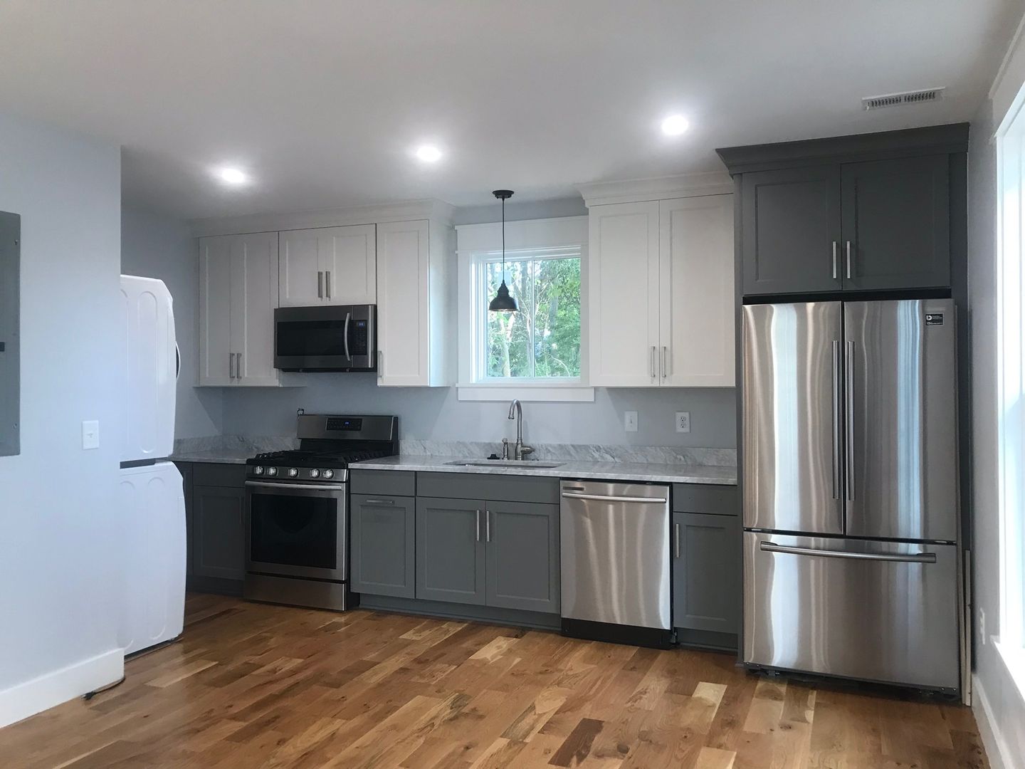 Charleston Apartment: 52 America St